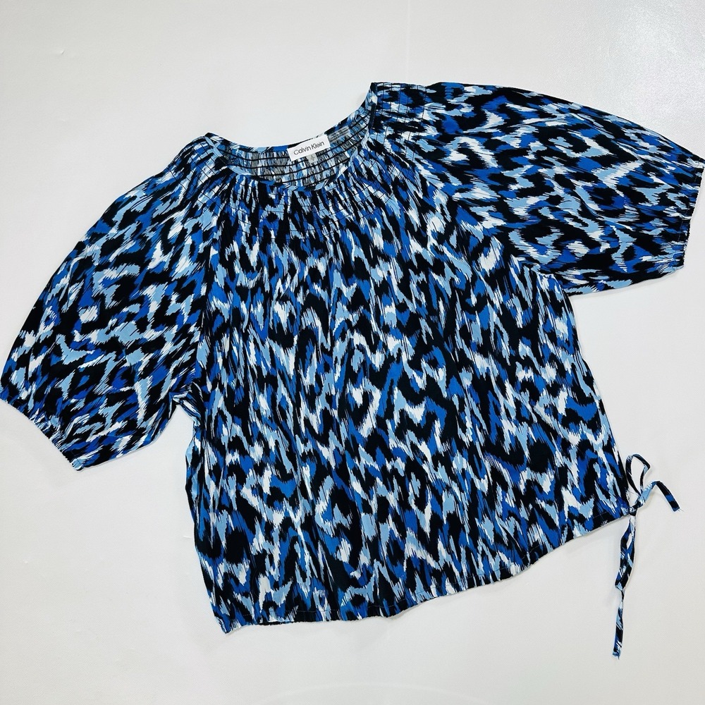 Calvin Klein Women's Small Blue Abstract Print Short‎ Sleeve Blouse Smocked Neck